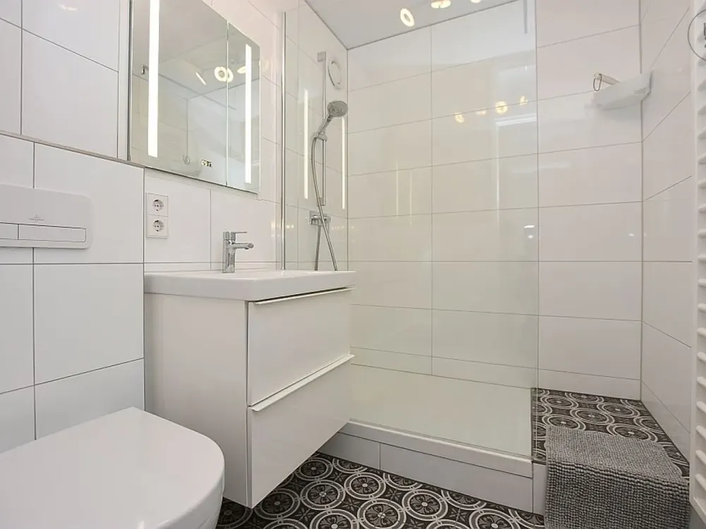 Modern möblierte Wohnung mit Tiefgarage und Balkon in Stuttgart Asemwald