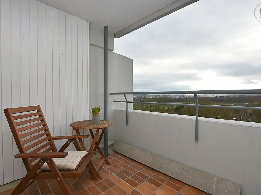 Modern möblierte Wohnung mit Tiefgarage und Balkon in Stuttgart Asemwald