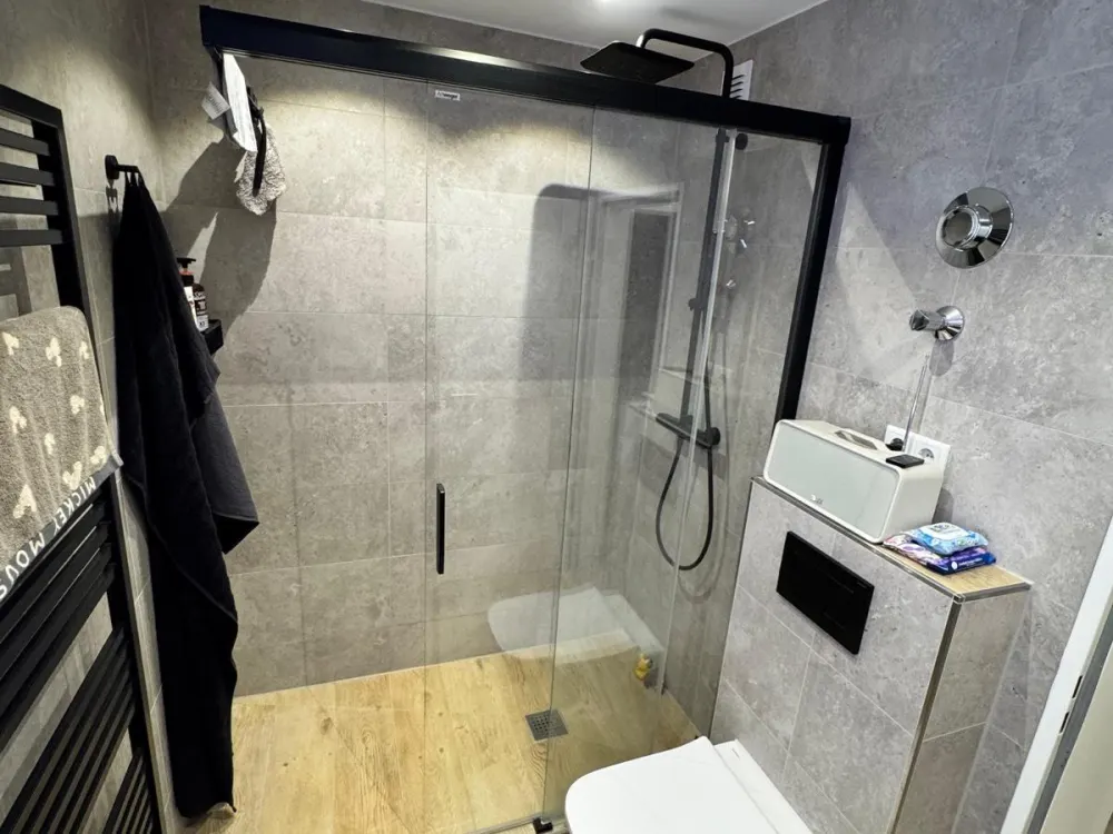 2 Zimmer 65m2 Kernsaniert Einbauküche Stellplatz