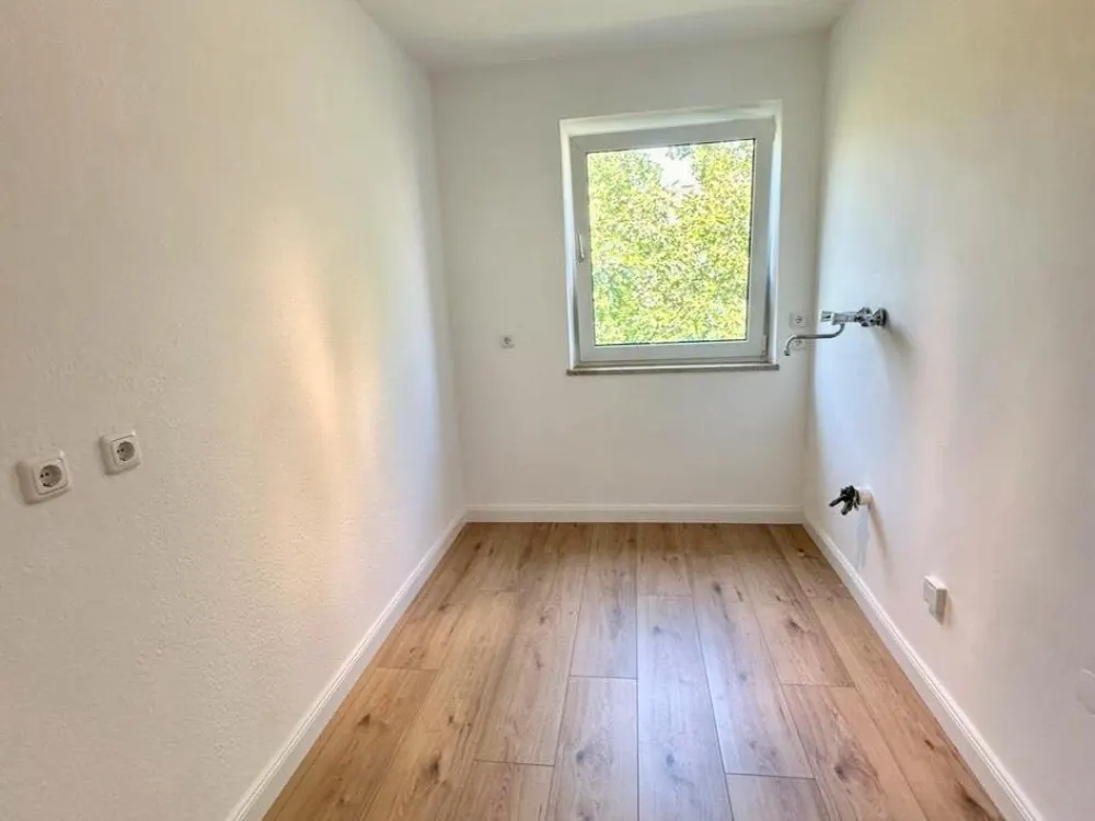 Neu renovierte 2-Zimmer-Wohnung mit Balkon in attraktiver Lage von Nürnberg
