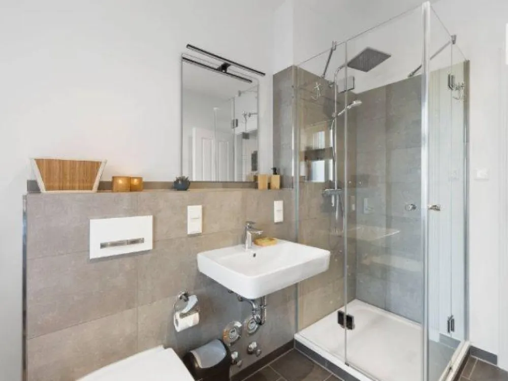 Designwohnung im historischen Dreiseitenhof für Berufstätige & Zw