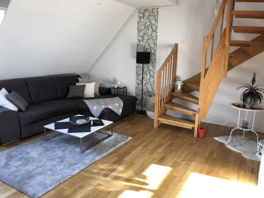 ++ Gemütliche Maisonettewohnung + 2 Zimmer Wohnung + Vollbad mit Fenster inkl. Dusche und Badewanne + EBK ++