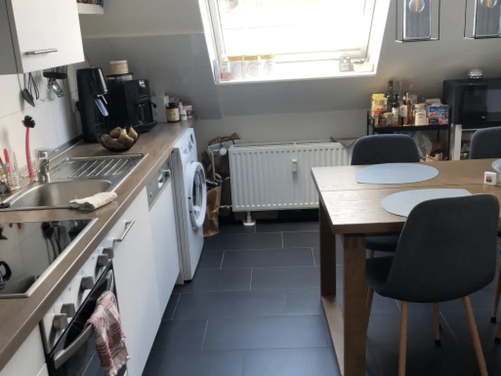 ++ Gemütliche Maisonettewohnung + 2 Zimmer Wohnung + Vollbad mit Fenster inkl. Dusche und Badewanne + EBK ++