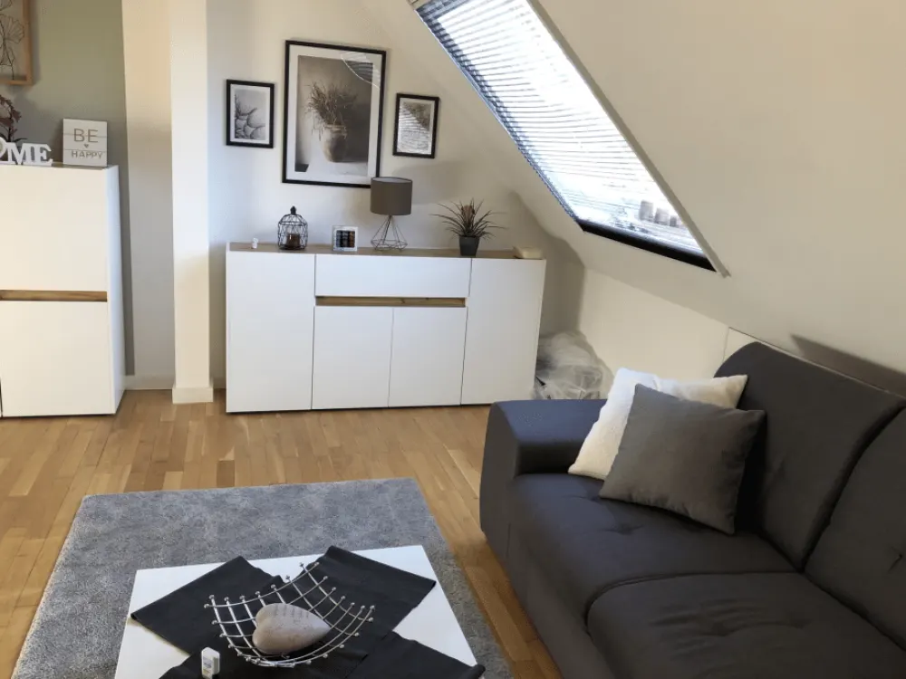 ++ Gemütliche Maisonettewohnung + 2 Zimmer Wohnung + Vollbad mit Fenster inkl. Dusche und Badewanne + EBK ++