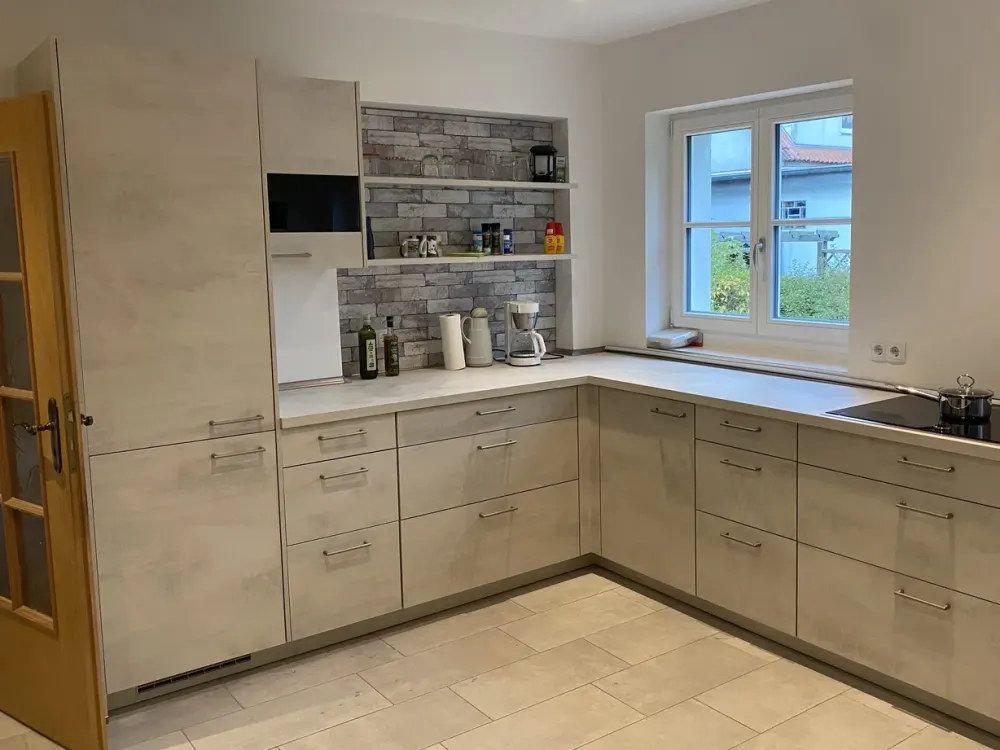 Wohnung in Zweifamlienhaus mit kleinem Pool und großem Garten