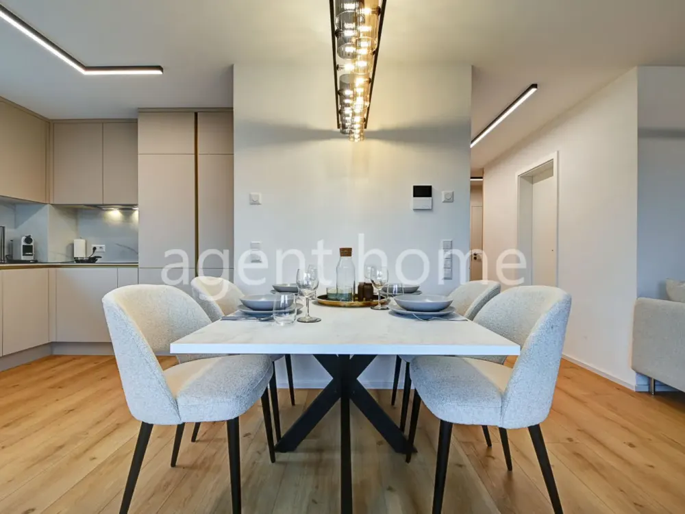FURNISHED - BEST LIVING - Modern Apartment with Balcony and Parking Space