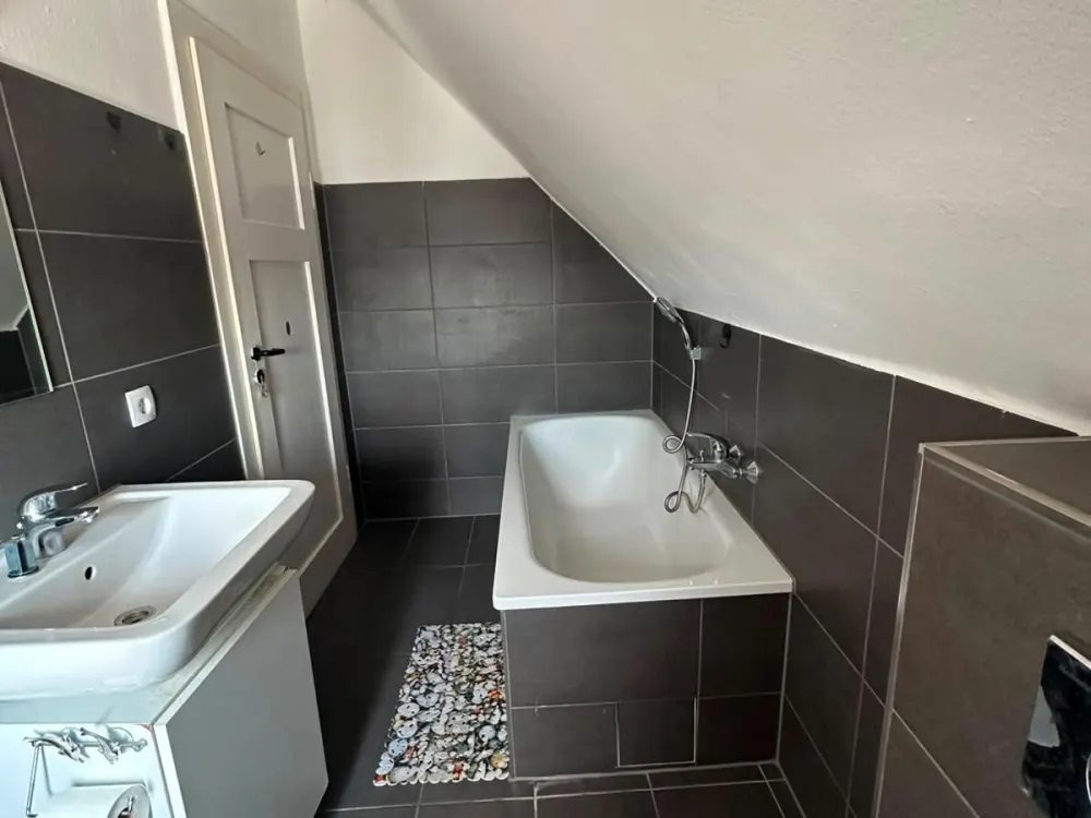1-Zimmer-Wohnung 40 m² mit Einbauküche und Badewanne zu ver
