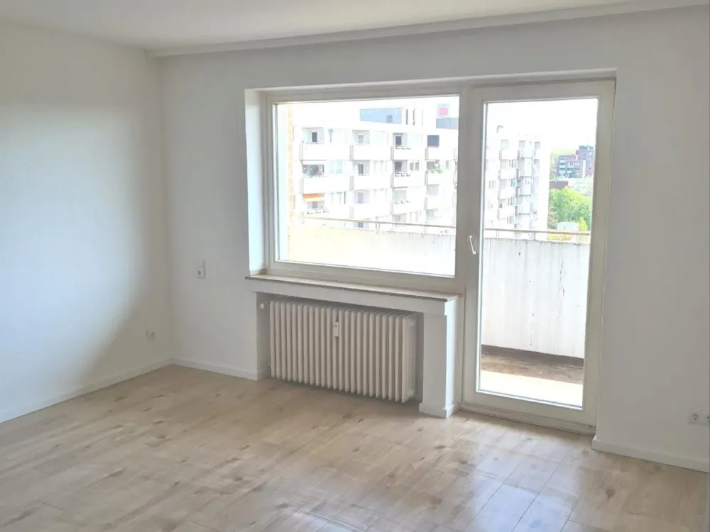 sanierte 2 Raum Wohnung mt Balkon in Düsseldorf