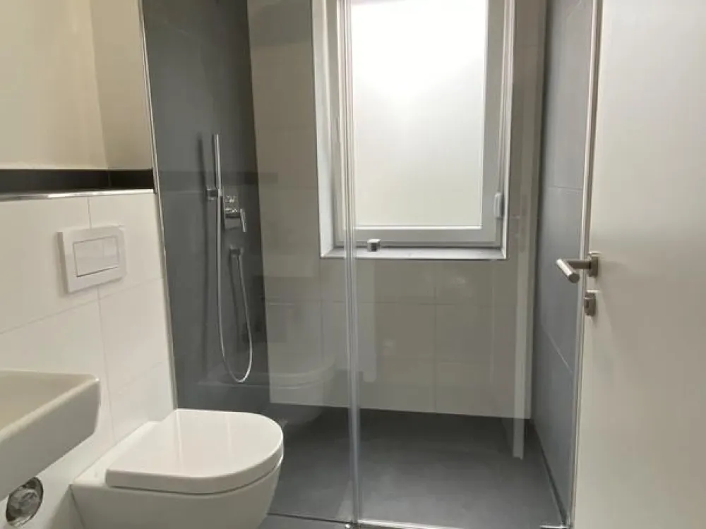 4-Zimmerwohnung in Traumlage mit Kachelofen, Balkon, Dachterrasse, Gästebad und Garage