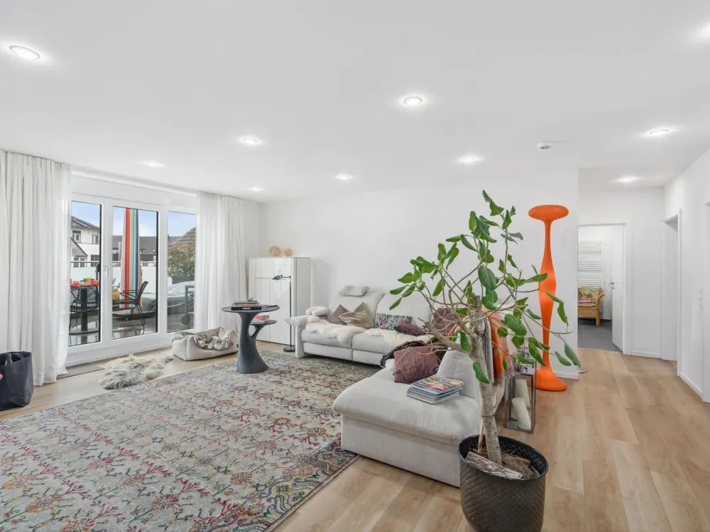 4-Zimmerwohnung in Traumlage mit Kachelofen, Balkon, Dachterrasse, Gästebad und Garage