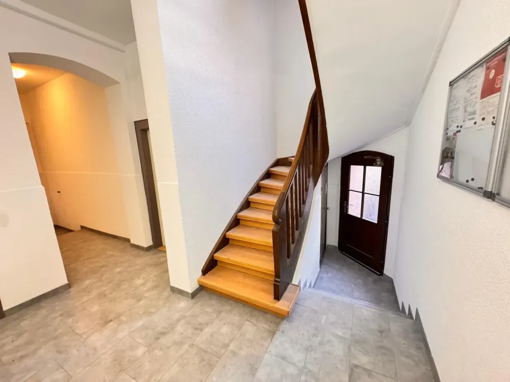 Zentrale 2Zi-Whg. mit Altbaucharme und neuer Küche