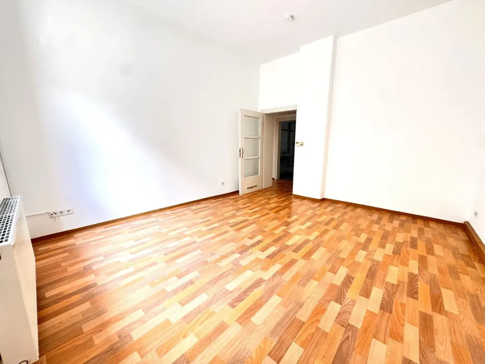 Zentrale 2Zi-Whg. mit Altbaucharme und neuer Küche