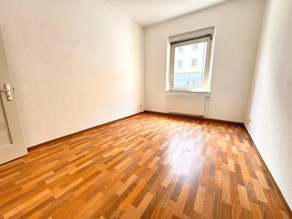 Zentrale 2Zi-Whg. mit Altbaucharme und neuer Küche