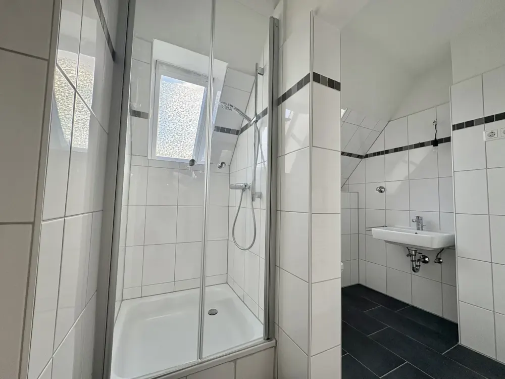 Frisch renovierte 3-Zimmer-Wohnung mit Dusche
