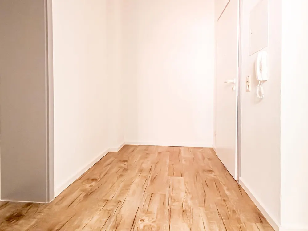 Komfortable Singlewohnung mit Balkon und Tageslichtbad am Leutewitzer Park gelegen