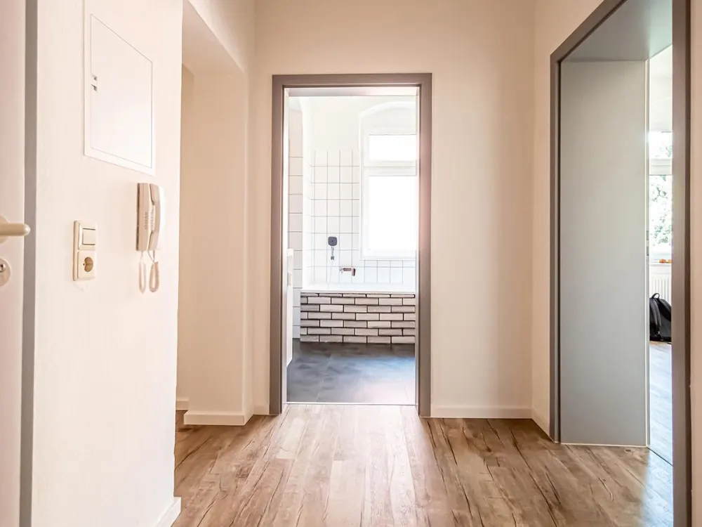 Komfortable Singlewohnung mit Balkon und Tageslichtbad am Leutewitzer Park gelegen