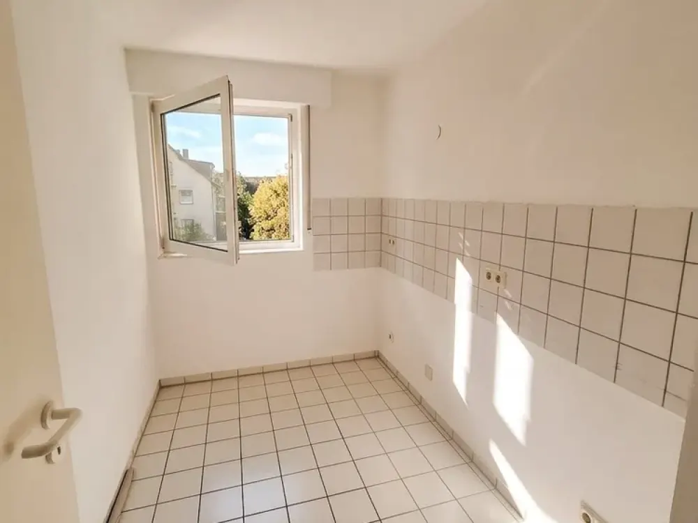 Gepflegte Etagenwohnung zur Miete mit Balkon in Köln Holweide - Wentzel Dr.