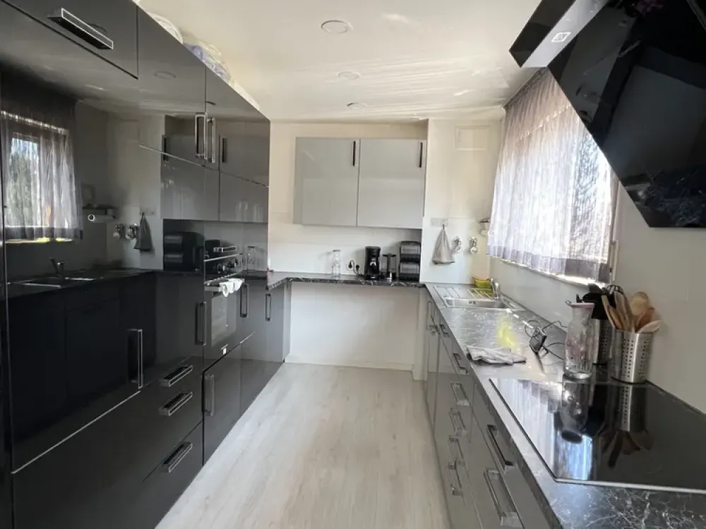 Großzügige 4,5-Zi. Wohnung mit Balkon und EBK