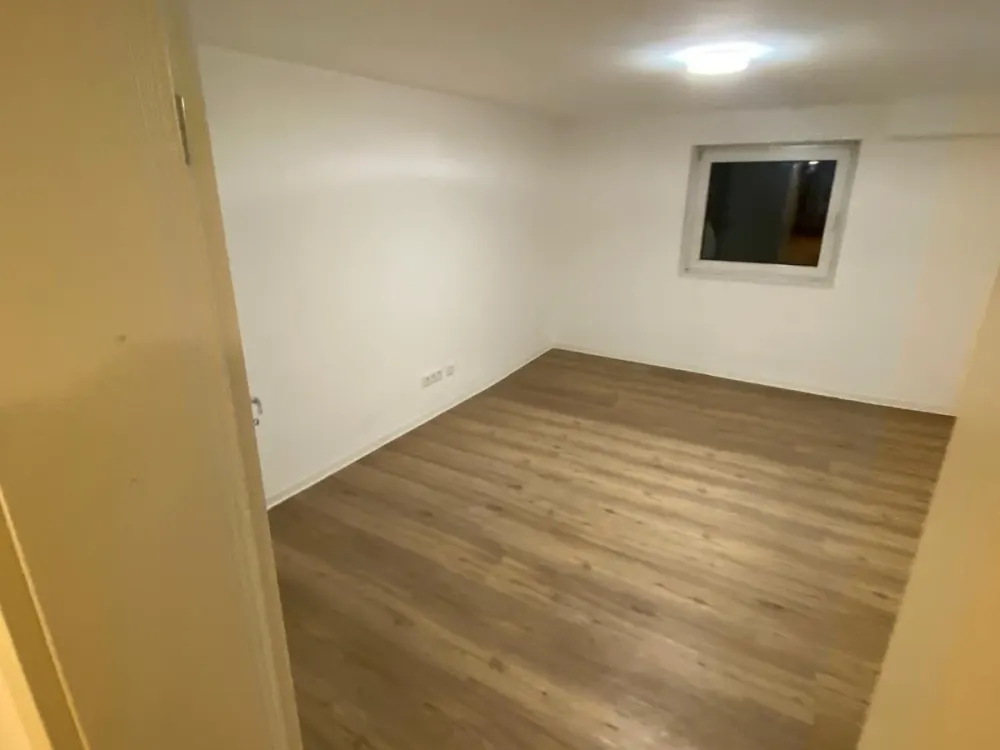 Souterrain Wohnung mit Terrasse & eigenen Garten / ALL IN 750€