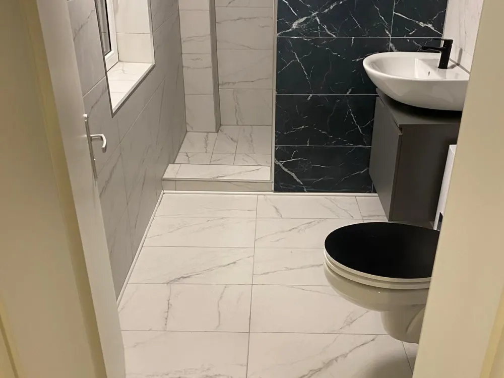 Souterrain Wohnung mit Terrasse & eigenen Garten / ALL IN 750€