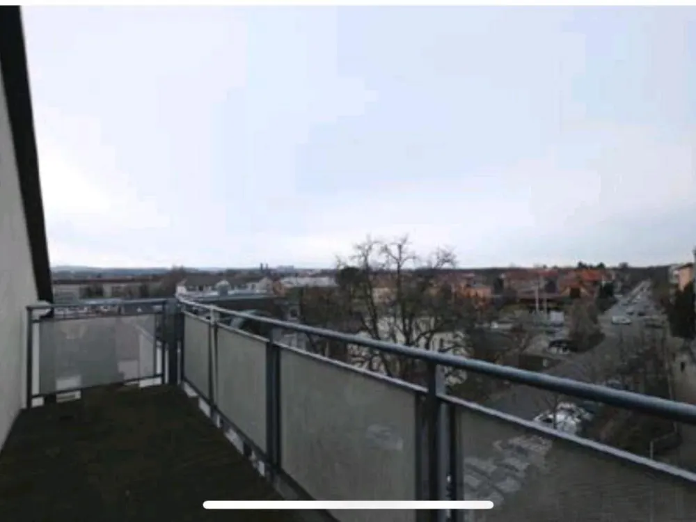 3 Zimmer DG mit großem Balkon und EBK