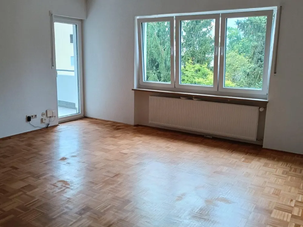 Frisch renovierte, helle 80-m²-Wohnung in Sieglitzhofstraße / Er