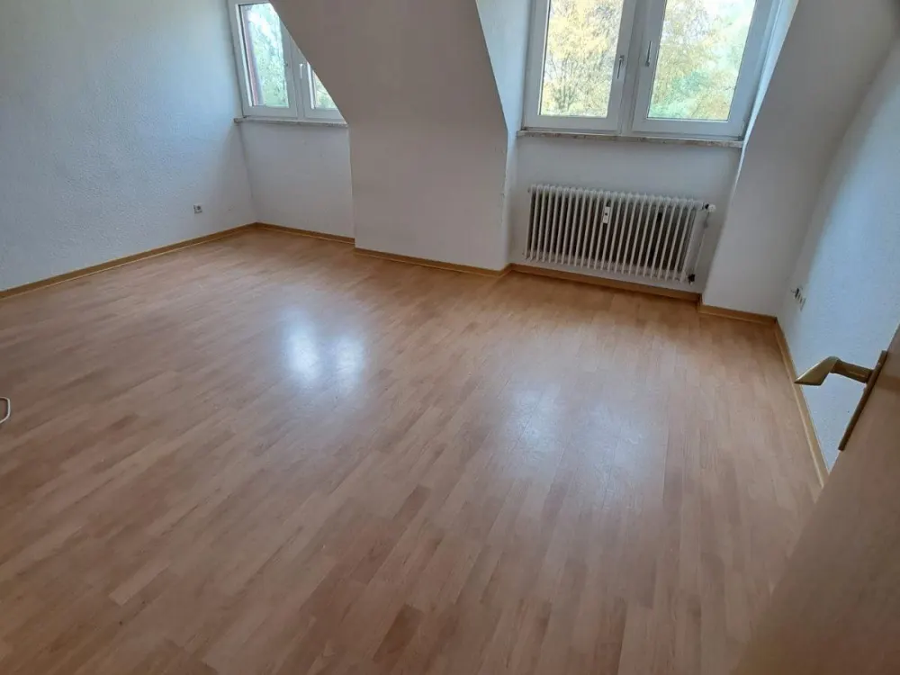 Schöne 2-Zimmer-Dachgeschosswohnung in Duisburg-Bissingheim