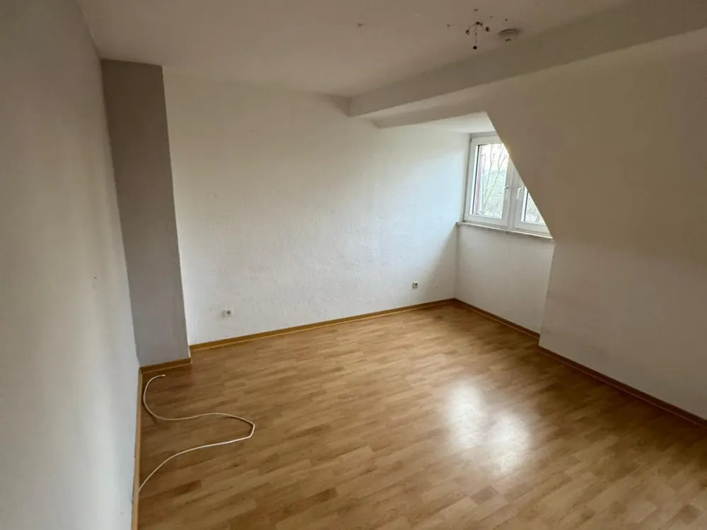 Schöne 2-Zimmer-Dachgeschosswohnung in Duisburg-Bissingheim