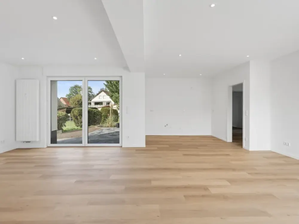 Completely Renovated 5-Room Ground Floor Apartment in Schlangen with Large Terrace