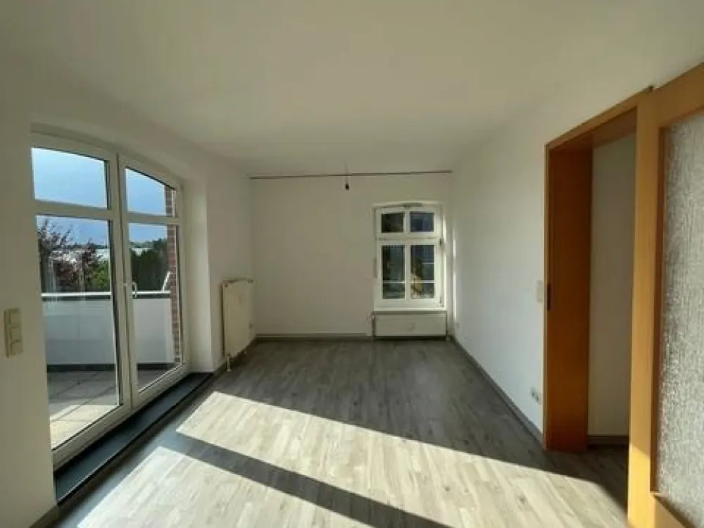 gepflegte Wohnung mit großem Balkon im Landgebiet zu vermieten !