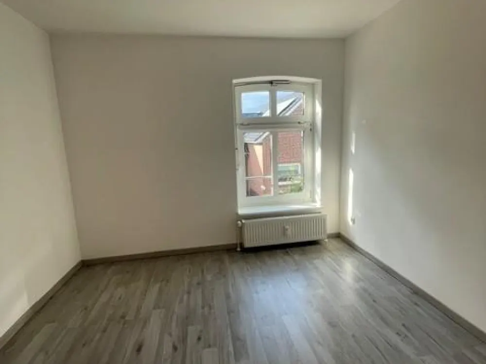 gepflegte Wohnung mit großem Balkon im Landgebiet zu vermieten !