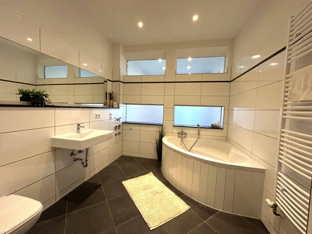 Charming 2-Room Apartment I Modern Built-In Kitchen I Balcony