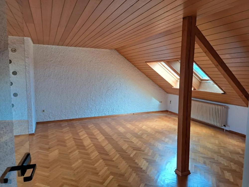 82 sqm Apartment 2nd Floor Heusweiler-Holz Phone 01775993197