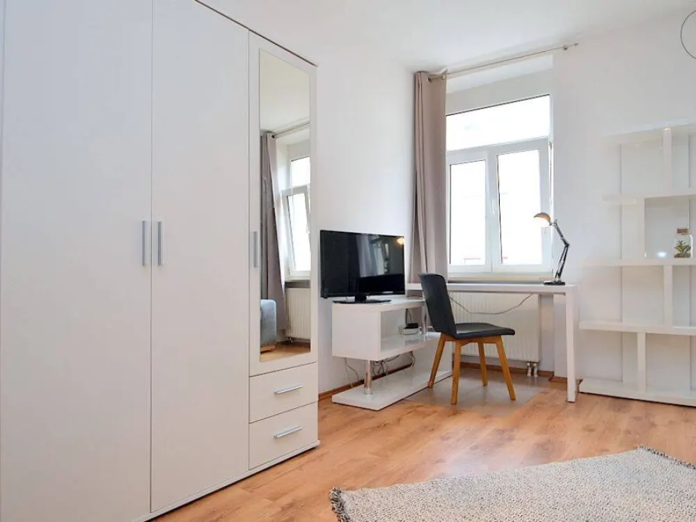 Modern möbliertes Zimmer mit WLAN in der Nürnberger Innenstadt