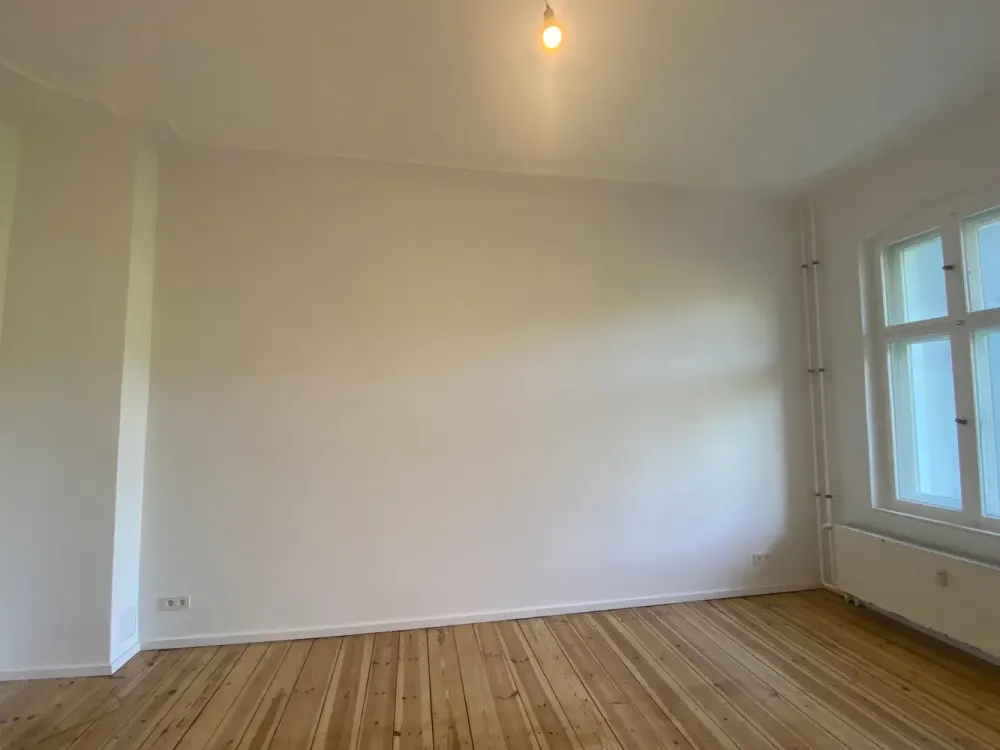 Sonnige renovierte 2-Zi.-Wohnung mit Balkon mitten in Friedrichshain