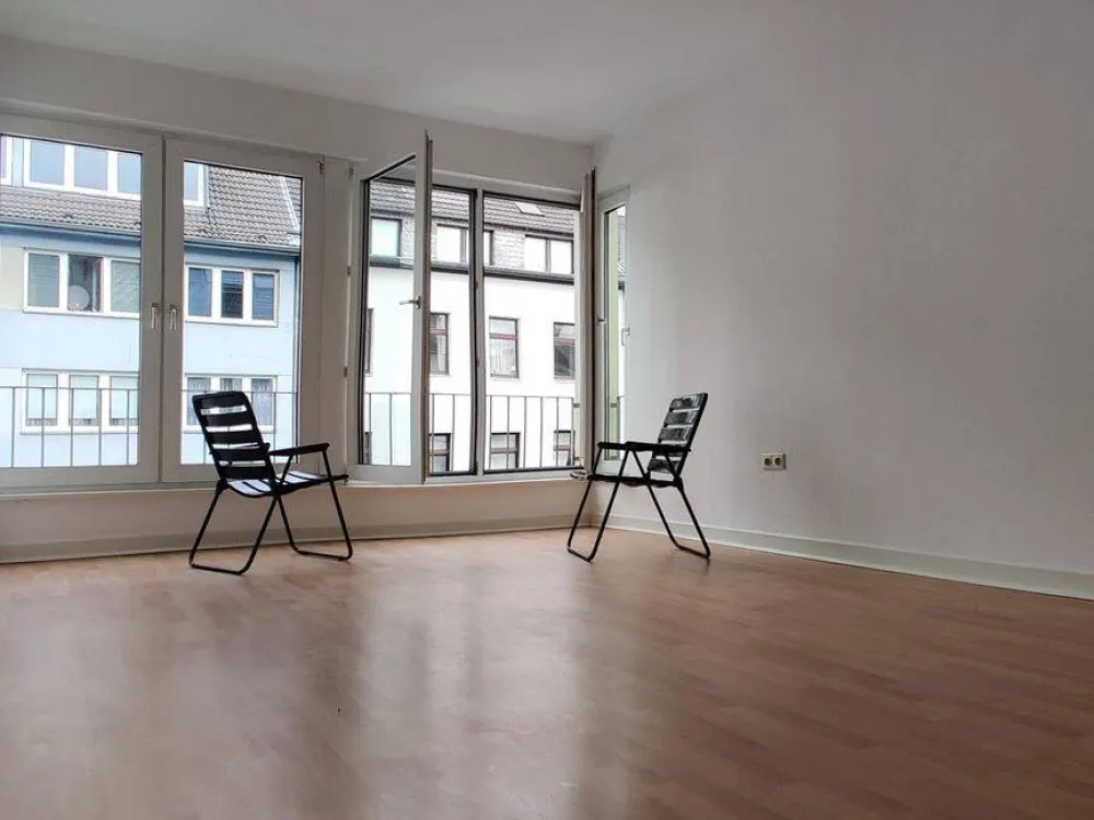 Großzügiges Wohnen! Gepflegte 2-Zimmer-Whg mit Wohnküche & Balkon
