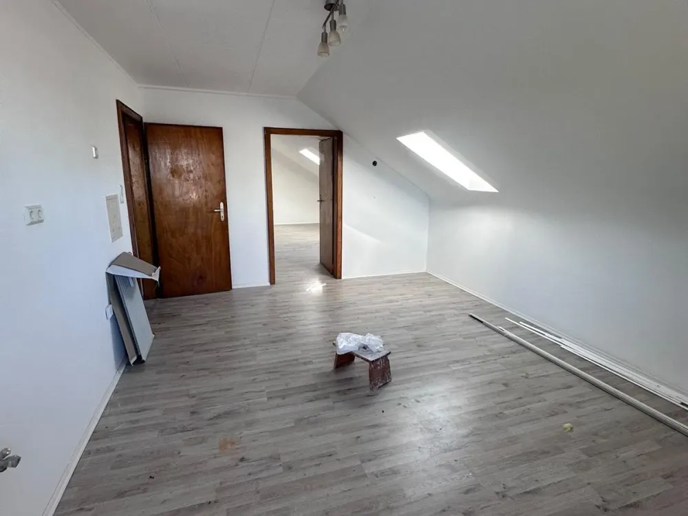 Frisch renovierte 2-Zimmer-Dachgeschosswohnung in ruhiger Lage