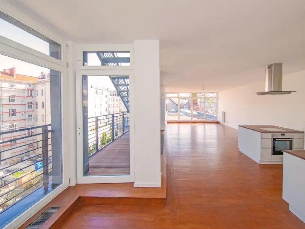2-Zi-Penthouse-Whg mit großer Terrasse bodentiefen Fenstern EBK u. Aufzug