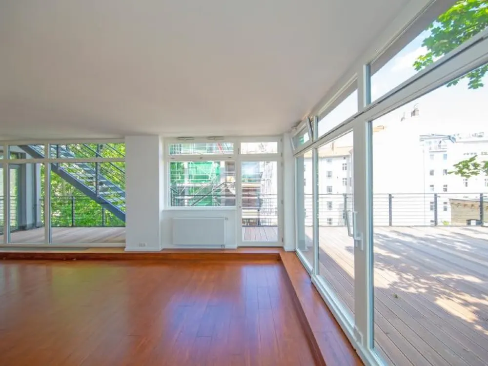 2-Zi-Penthouse-Whg mit großer Terrasse bodentiefen Fenstern EBK u. Aufzug