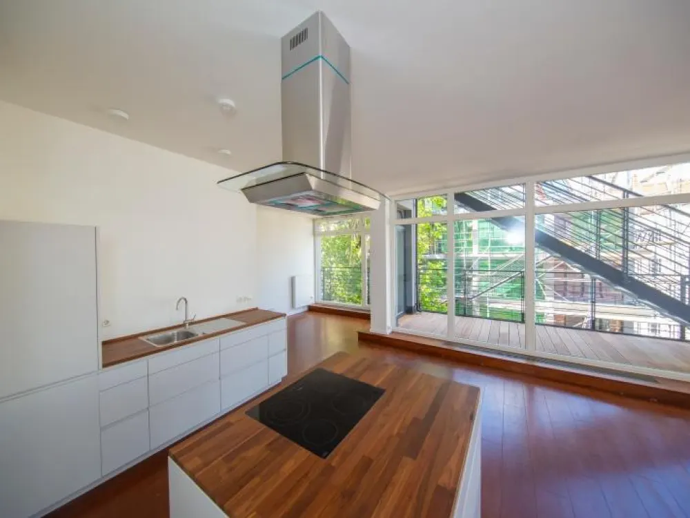 2-Zi-Penthouse-Whg mit großer Terrasse bodentiefen Fenstern EBK u. Aufzug