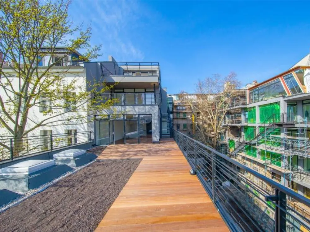 2-Zi-Penthouse-Whg mit großer Terrasse bodentiefen Fenstern EBK u. Aufzug