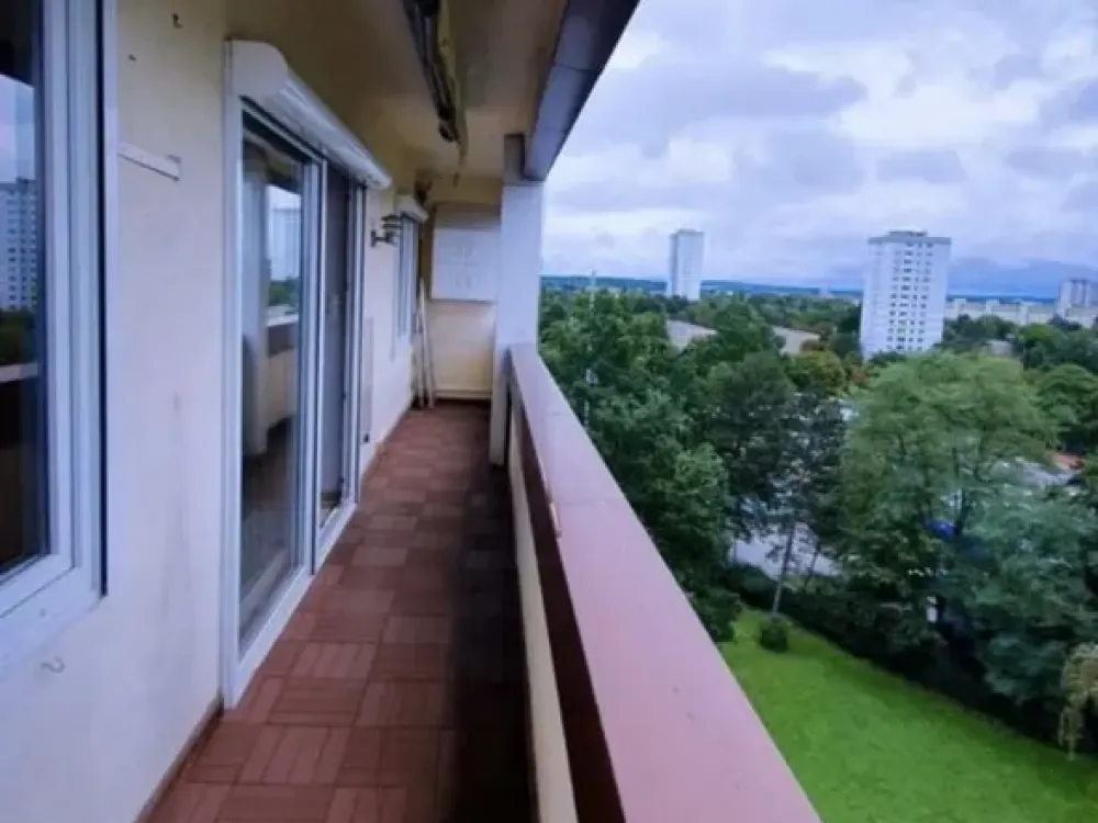 3.5-Room Apartment on the 8th Floor in Nürnberg