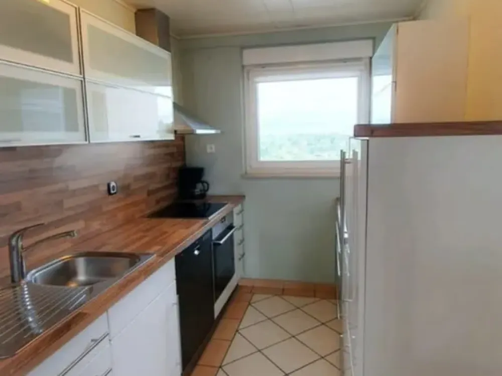 3.5-Room Apartment on the 8th Floor in Nürnberg