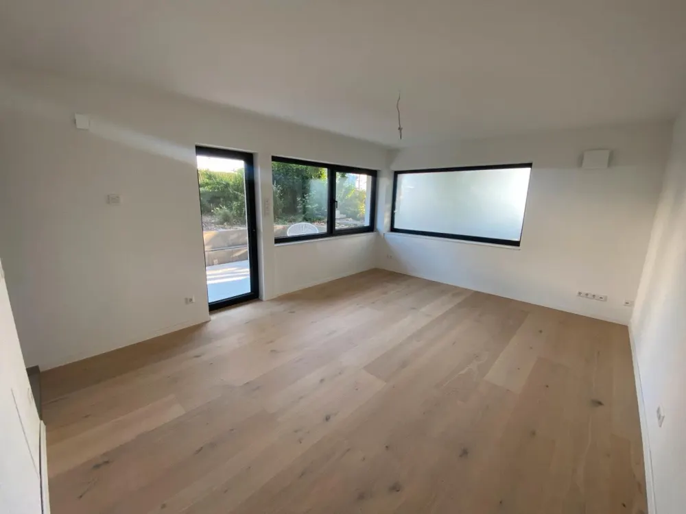 Helle, kernsanierte 2 Zimmer Wohnung