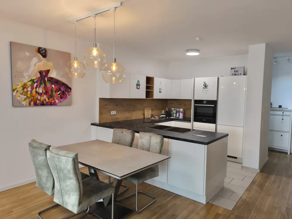 Hochwertige möblierte Wohnung mit Garten in Top-Lage Kelsterbach, ideal für Flughafen und Frankfurt