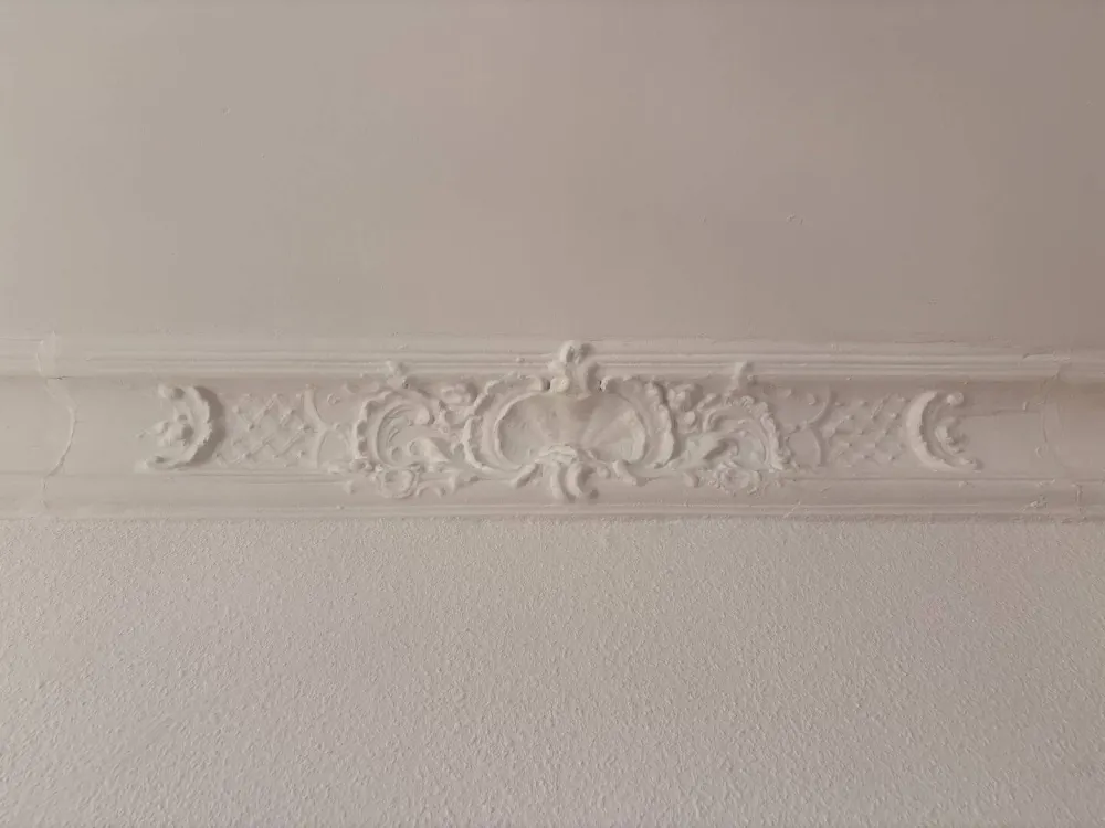 gepflegte 105m²-Wohnung mit Stuck, Wanne, Dusche und Aufzug!