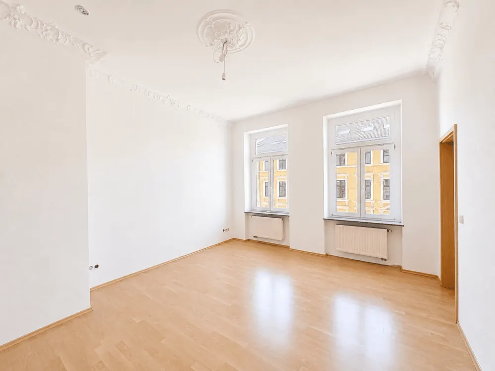 gepflegte 105m²-Wohnung mit Stuck, Wanne, Dusche und Aufzug!