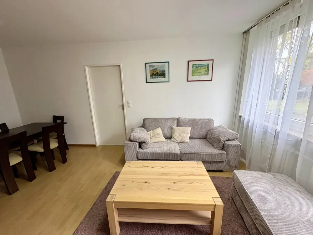 Großes Schlafzimmer (ca. 15 m²) in gepflegter 3er-WG in Erlangen, nur für Frauen