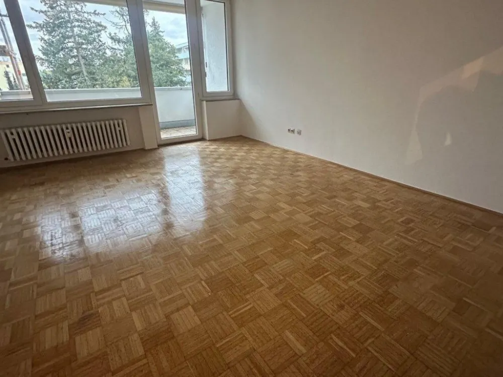 Helle, komplett sanierte 2-Zimmer-Wohnung (3. OG)