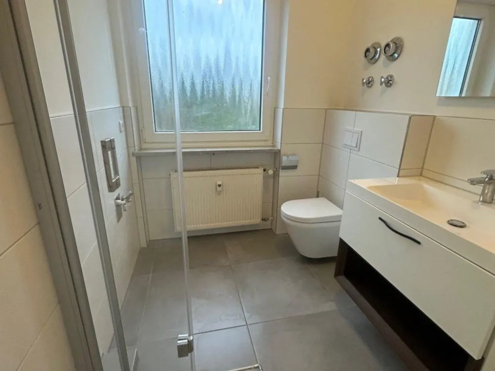 Helle, komplett sanierte 2-Zimmer-Wohnung (3. OG)